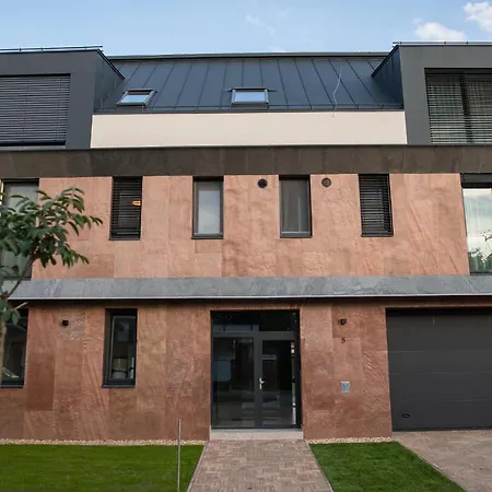 Tahiti Apartament *